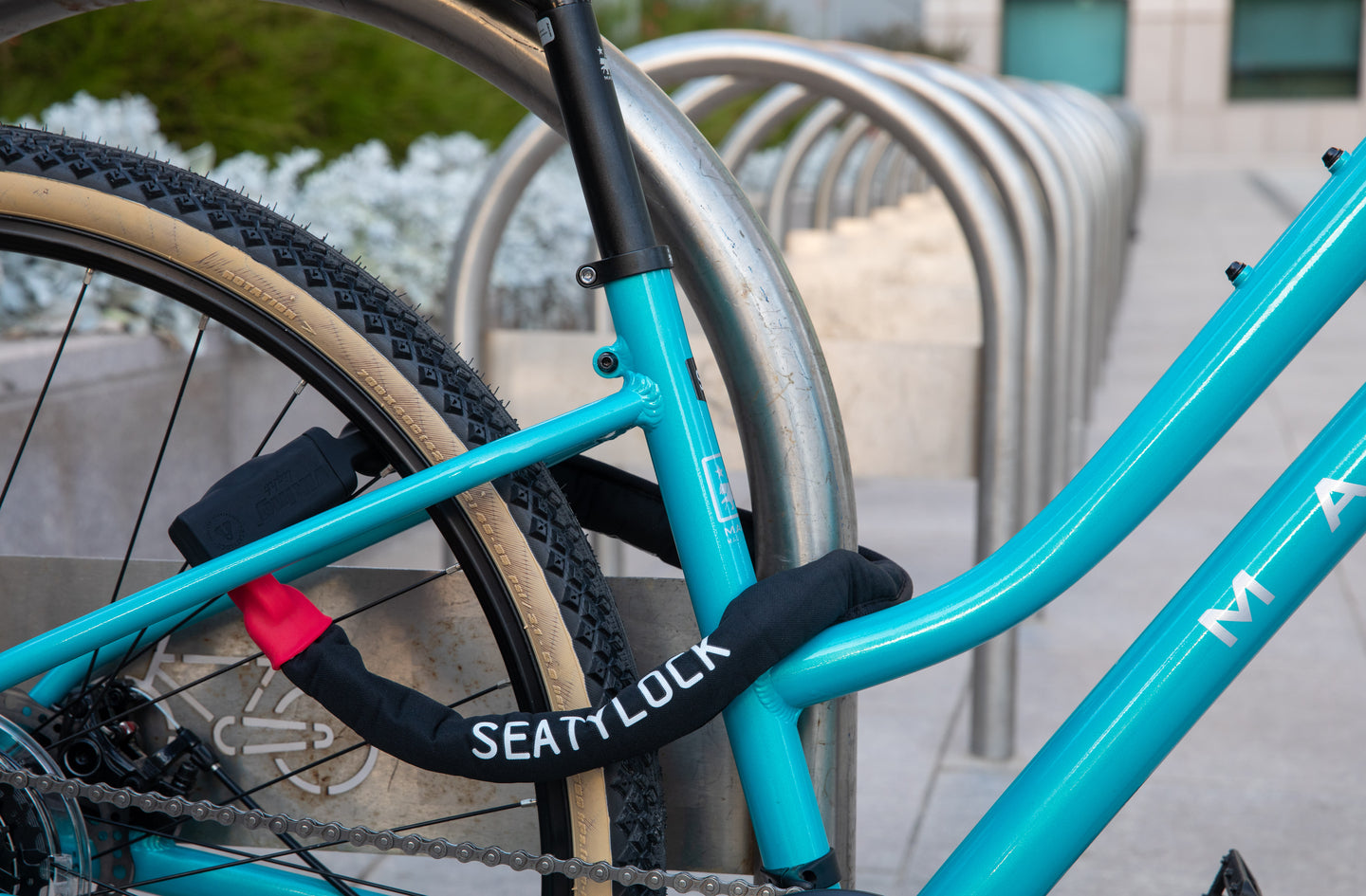 How to Lock Bike With Chain Lock: Frame, Rear Wheel, Anchor and No Slack